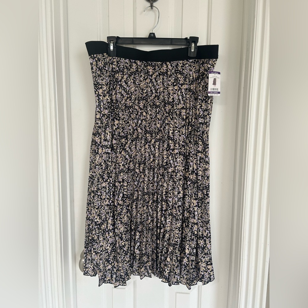 Vince Camuto Black Floral Midi Skirt with Cream and Light Purple Print